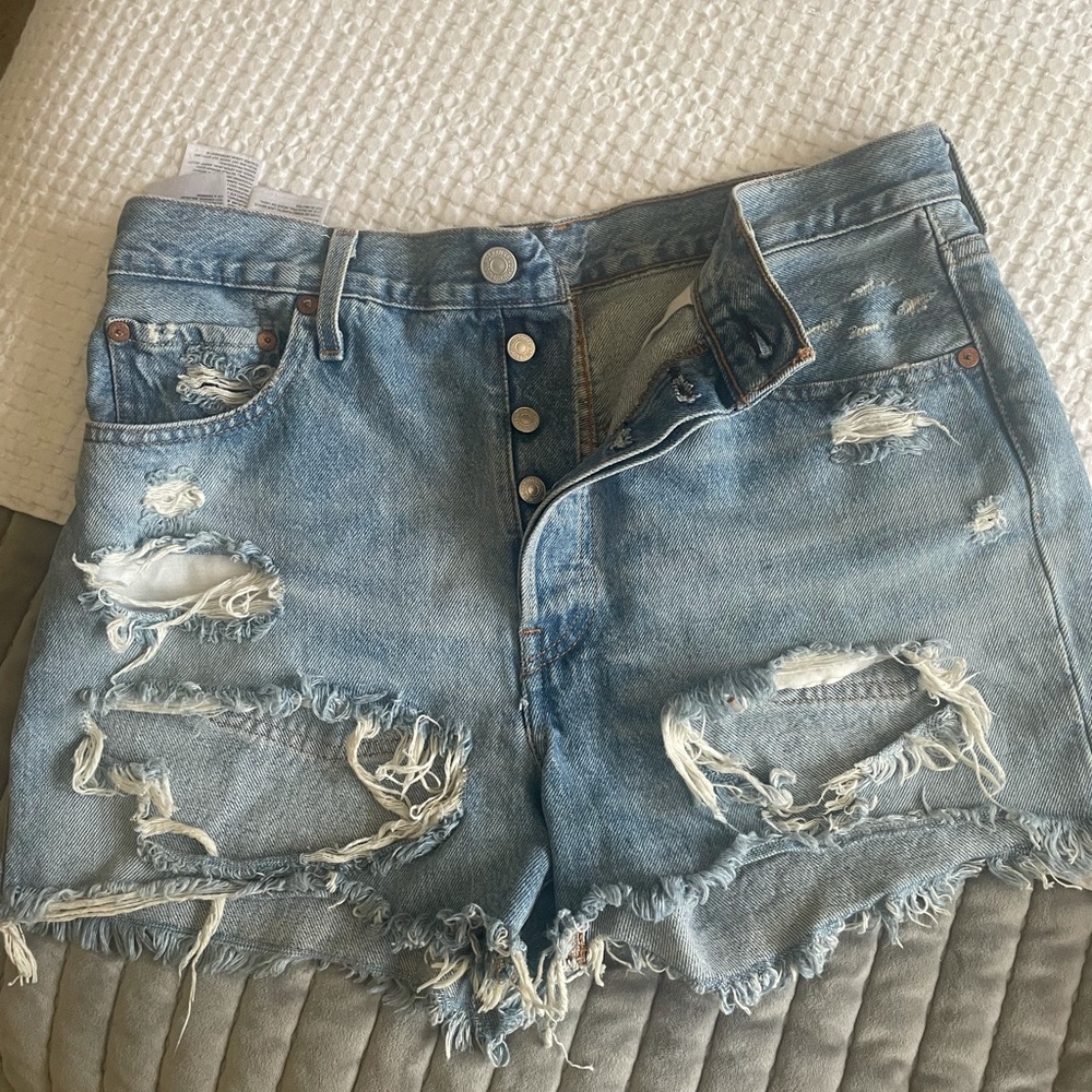 Women’s Button Fly Levi’s shorts